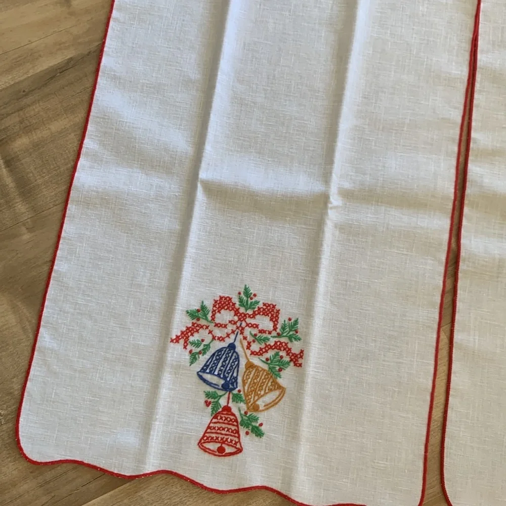 Set of 2 Handmade Christmas Decorative Towels and 4 Napkins